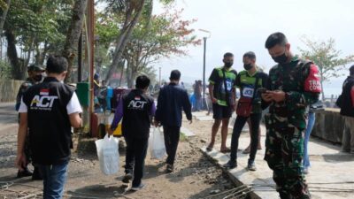 ACT Ciamis Bersama Elemen Masyarakat Melakukan Aksi Peduli Pantai dan Nelayan di Pangandaran