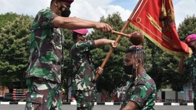 Danyonif 2 Marinir Pimpin Acara Tradisi Penerimaan Perwira Remaja