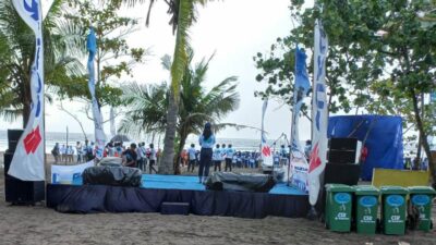 Gelar Bersih-Bersih di Pantai Pangandaran