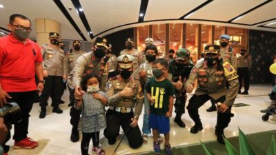 Kakorlantas, Asops, dan Kadiv Humas Polri Pastikan Penerapan Protokol Kesehatan di Tempat Publik Surabaya Berjalan dengan Baik