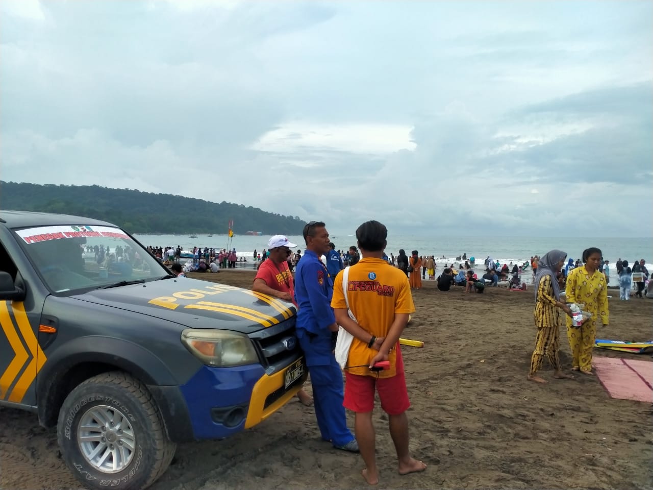 Satuan Polairud Lakukan Patroli Pengamanan Pantai Pangandaran