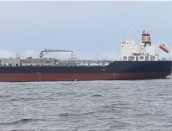 Bakamla RI Sinergi dengan TNI AL Usir Kapal Tanker Marshall Islands di Perairan Selat Malaka