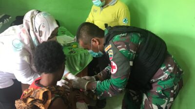 Satgas Yonif 126/KC Bantu Layanan Posyandu di Perbatasan