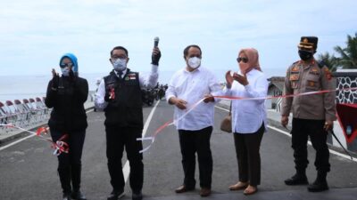 Gubernur Jabar Ridwan Kamil Resmikan Jembatan Merah Cikidang Pangandaran