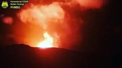 Gunung Anak Krakatau Mengalami Erupsi Terpantau Kamera CCTV