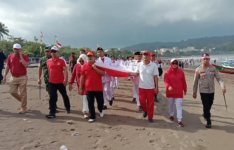 Pembentangan Bendera di Pantai Barat, Ketua DPRD:Ini Yang Pertama Kali
