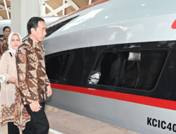 Presiden Jokowi Resmikan WHOOSH, Kereta Cepat Pertama di Indonesia dan Asia Tenggara