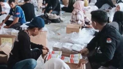 Persiapan Pemilu 2024: Sortir dan Lipat Surat Suara di Pangandaran