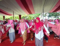 Gebyar Tari Kolosal Rakyat Membatik di Pantai Madasari Diikuti Ribuan Ibu-Ibu
