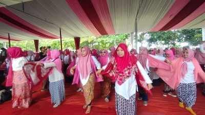 Gebyar Tari Kolosal Rakyat Membatik di Pantai Madasari Diikuti Ribuan Ibu-Ibu