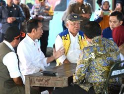 Presiden Jokowi Tinjau Lokasi Banjir: Langkah-langkah Tanggap dan Solusi Efektif Atasi Banjir