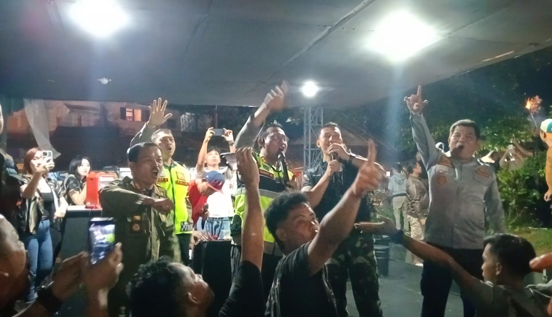 Kapolres dan Dandim 0625 Pantau Pergantian Tahun Baru di Pantai Pangandaran, Aman dan Tertib