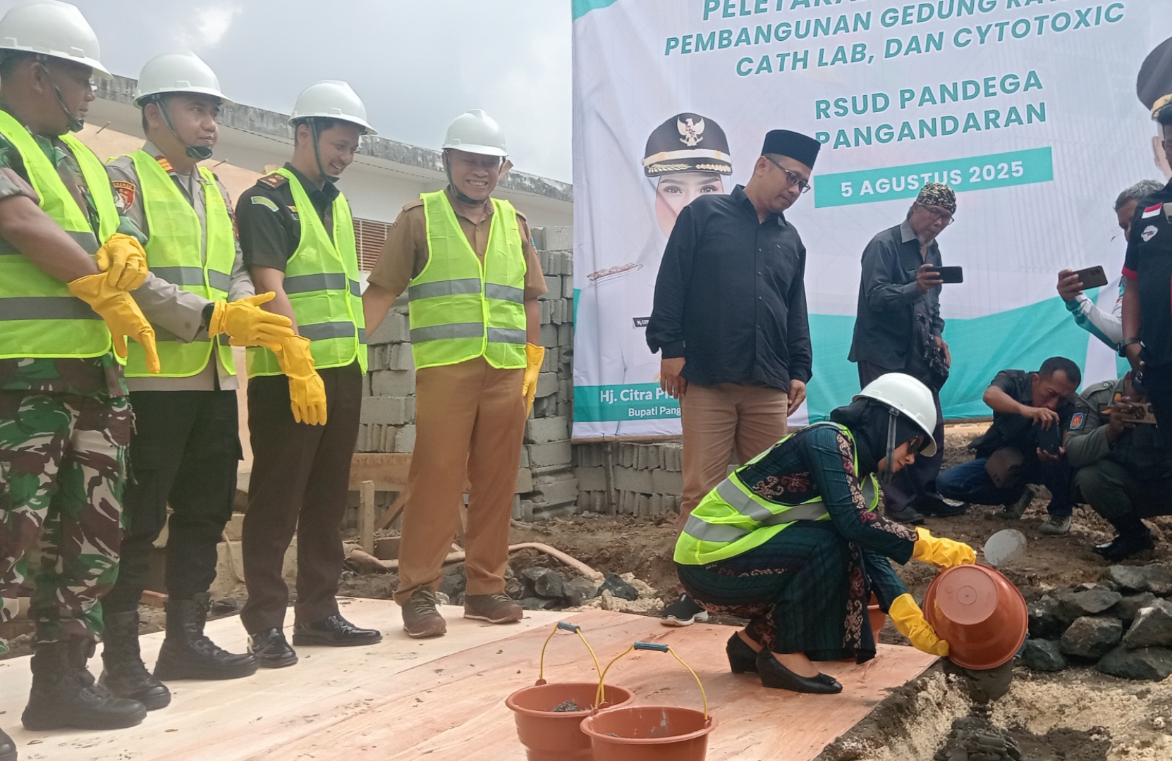 Bupati Citra Lakukan Peletakan Batu Pertama Pembangunan Gedung Rawat Inap, Cath Lab, dan Ruang Cytotoxic di RSUD Pandega Pangandaran