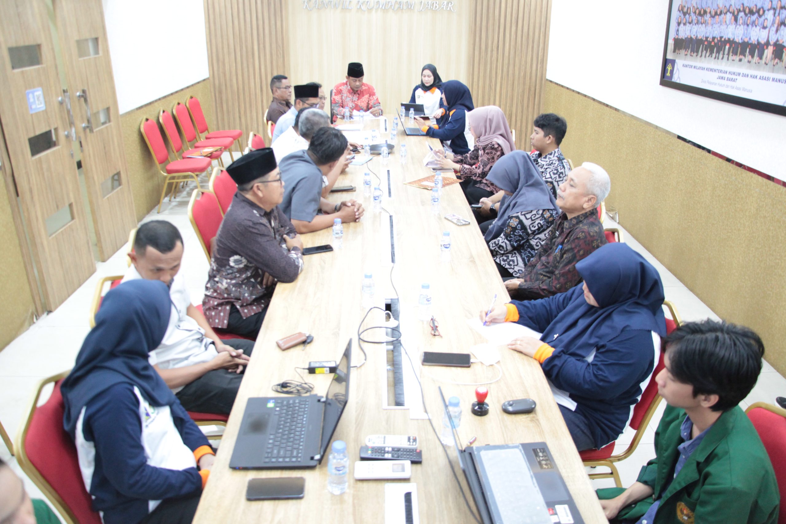 Perkuat Sinergi, Kemenkum Jabar dan DPRD Pangandaran Bahas Empat Raperda Strategis