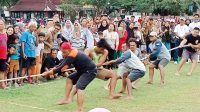 Bernostalgia di Lapangan Merdeka Pangandaran, Ratusan Warga Pananjung Main Kasti
