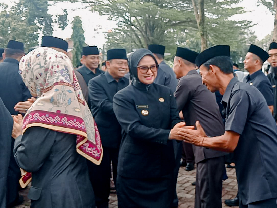 Bupati Citra Lantik 162 Pejabat Eselon III dan IV Lingkup Pemkab Pangandaran 1 Bupati Citra Lantik 162 Pejabat Eselon III dan IV Lingkup Pemkab Pangandaran