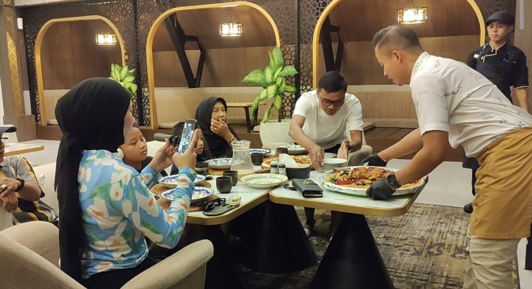 Papi Cafe & Resto Tawarkan Pengalaman Kuliner Elegan di Rooftop Grand Palma Pangandaran