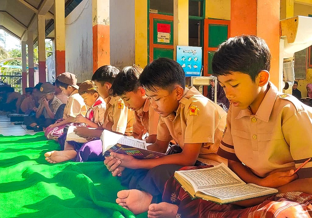 Pelajar di Pangandaran Laksanakan Sholat Dhuha Program Karakter Melesat Terbukti Efektif di Pangandaran