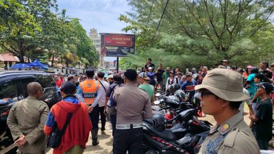 Bupati Citra Temui Pedagang Saat Penataan Parkir di Pantai Pangandaran 7 Bupati Citra Temui Pedagang Saat Penataan Parkir di Pantai Pangandaran