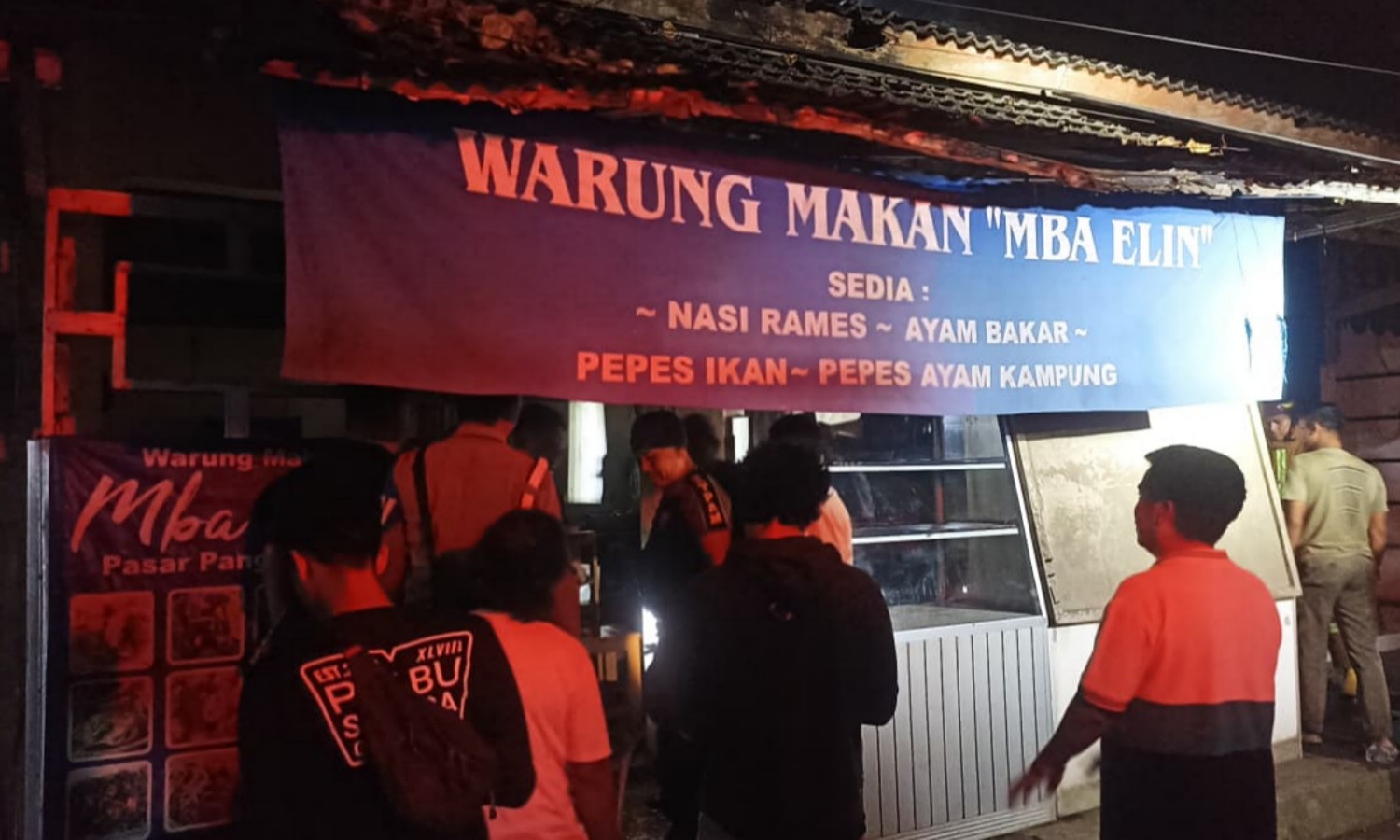 Kapolsek Pangandaran Sigap Tangani Kebakaran Warung Nasi di Pasar Pananjung
