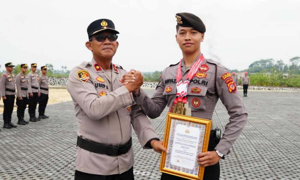 Sabet Juara INKANAS 2026, Bripda Abiyazi Raih Penghargaan Kapolres Pangandaran