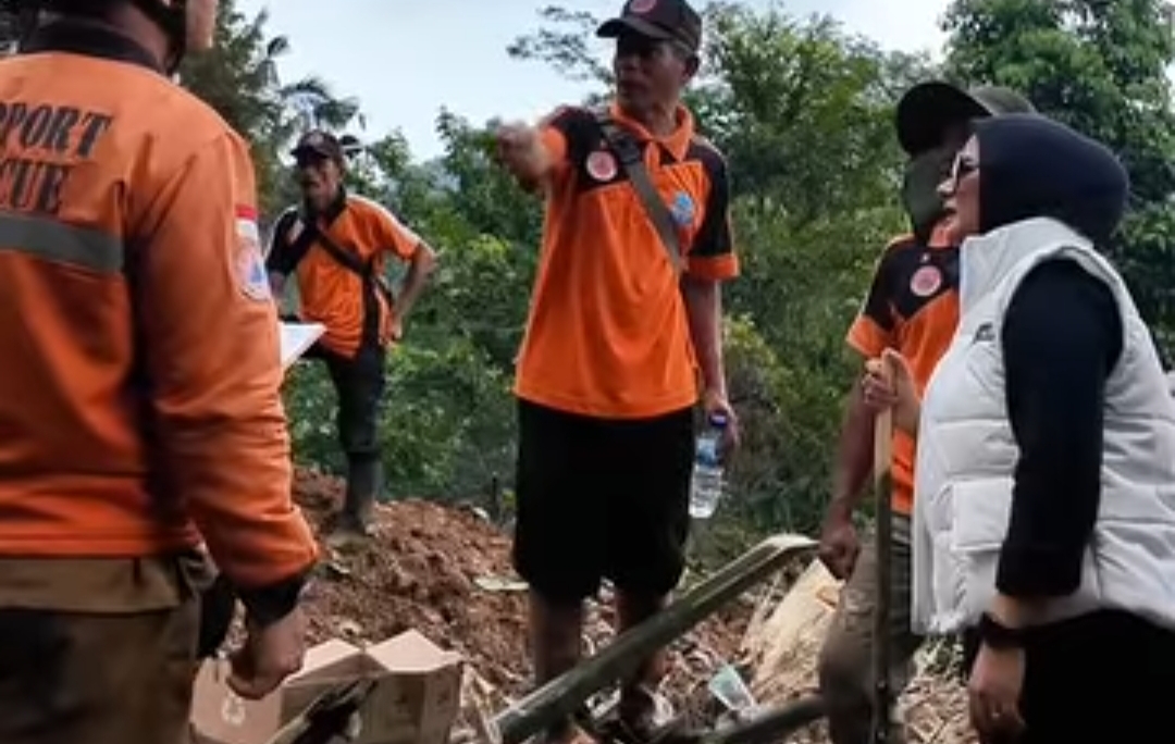 Bupati Citra Tinjau Longsor Langkaplancar, Targetkan Jalan Segera Fungsional