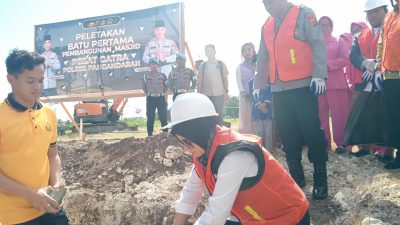 Bupati Citra Pitriyami Letakan Batu Pertama Pembangunan Masjid Jamie Polres Pangandaran