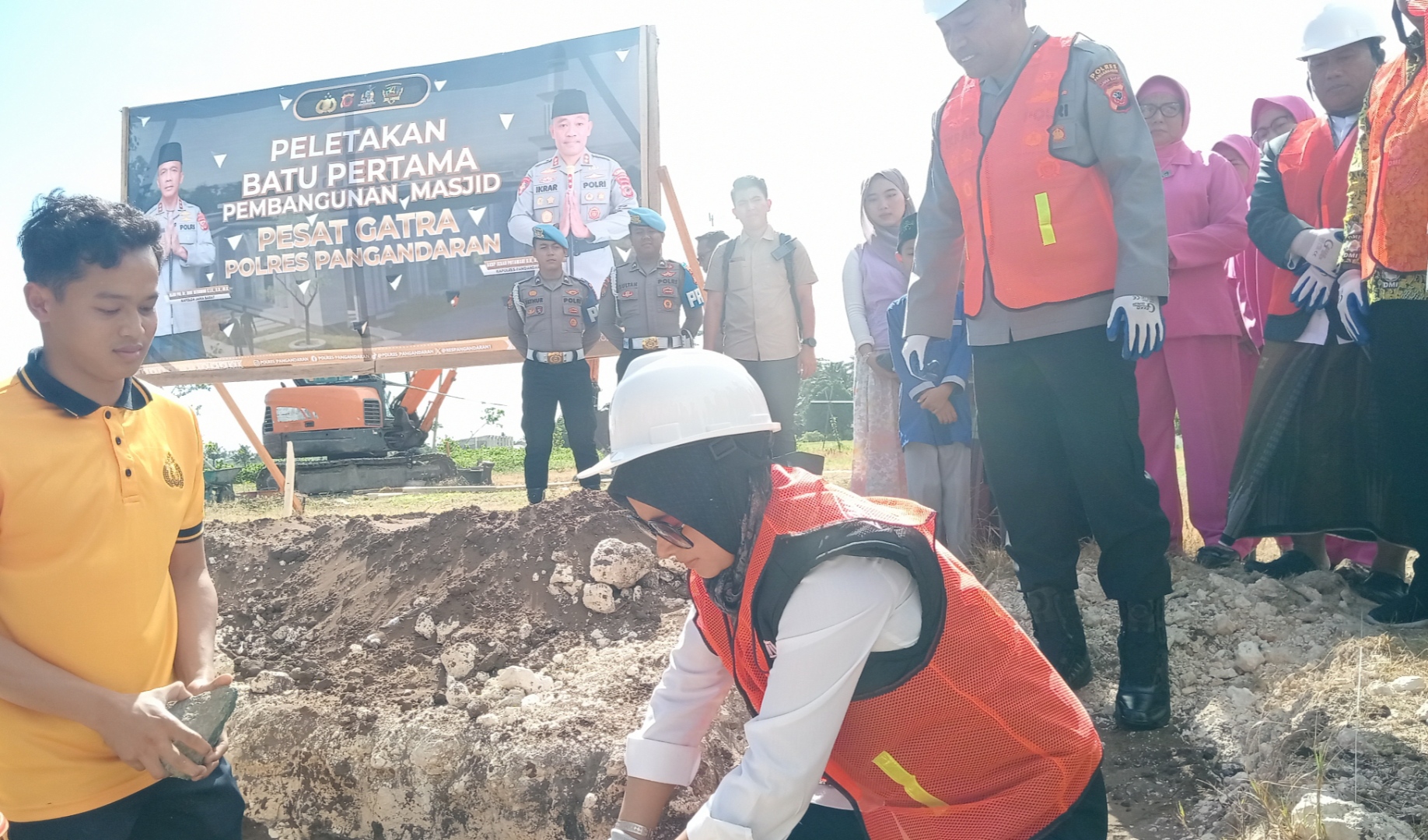 Bupati Citra Pitriyami Letakan Batu Pertama Pembangunan Masjid Jamie Polres Pangandaran