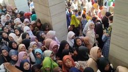 Pembagian Takjil dan Al-Qur’an di Pangandaran Diserbu Ribuan Warga