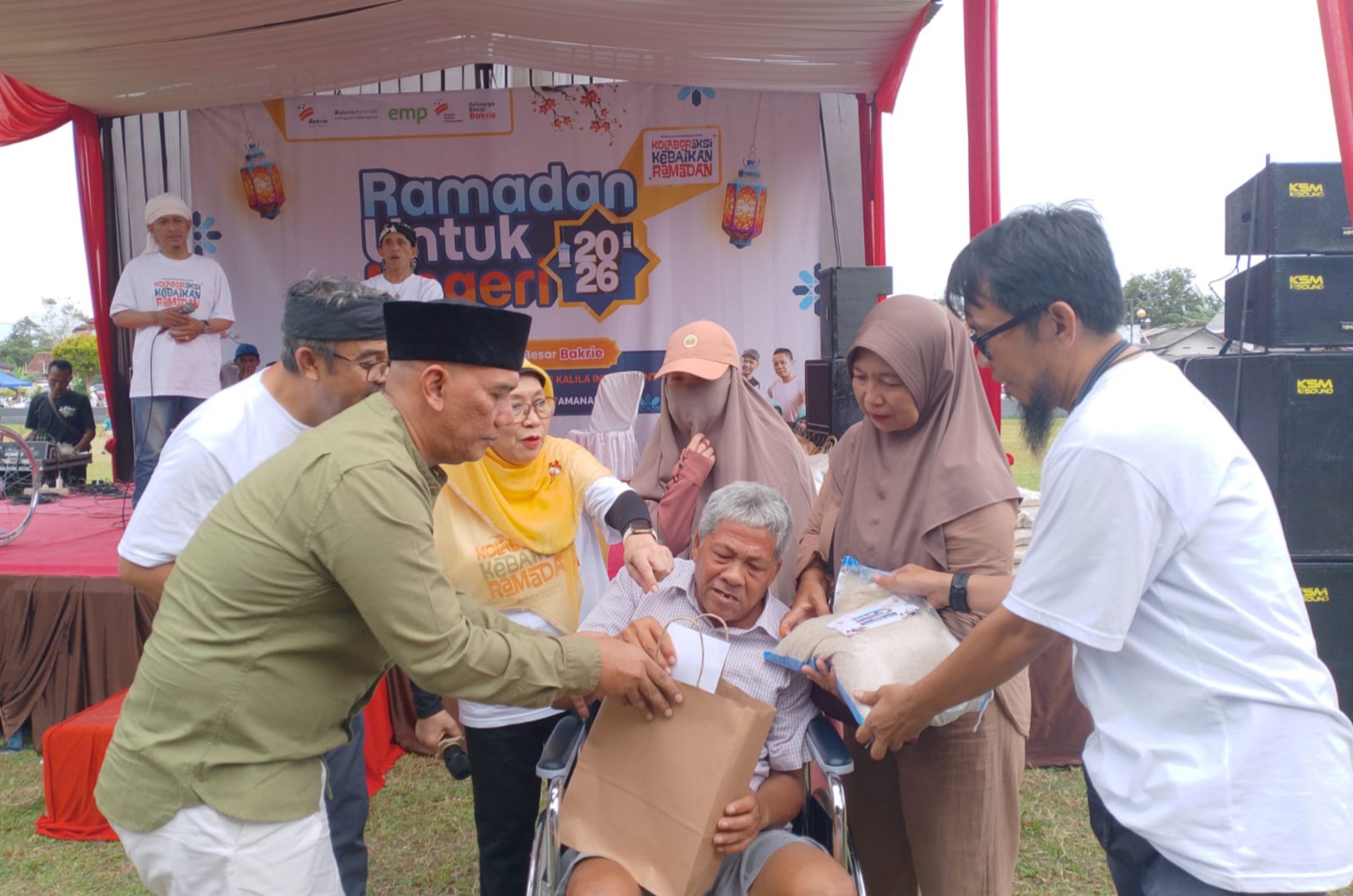 Bakrie Amanah Bagikan Ribuan Paket Bantuan Ramadan untuk Yatim, Duafa, dan Disabilitas di Pangandaran
