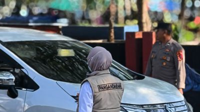 Bupati Citra Pitriyami Turun ke Jalan Atasi Kemacetan Kendaraan di Pantai Pangandaran 6 Bupati Citra Pitriyami Turun ke Jalan Atasi Kemacetan Kendaraan di Pantai Pangandaran