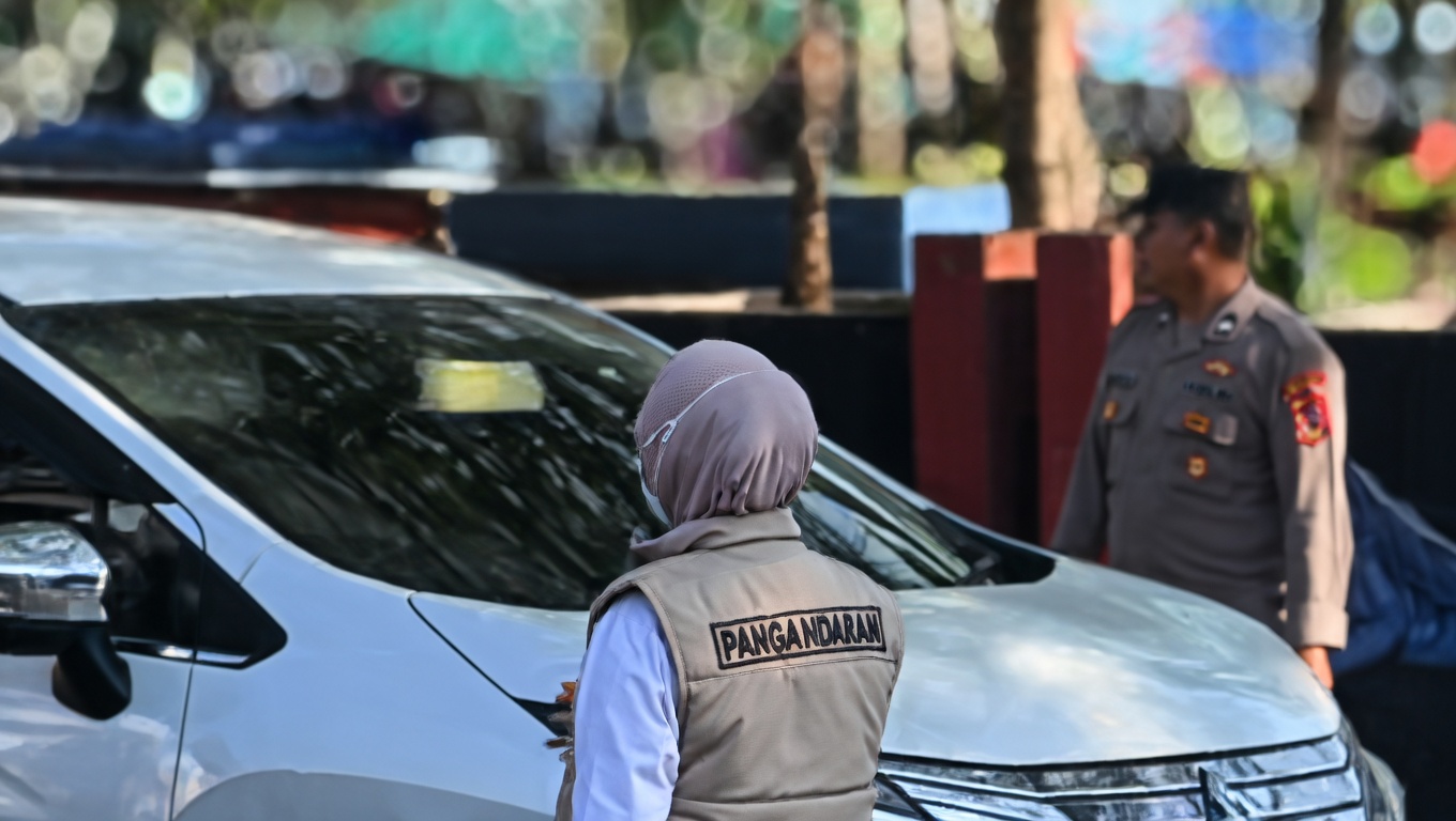 Bupati Citra Pitriyami Turun ke Jalan Atasi Kemacetan Kendaraan di Pantai Pangandaran