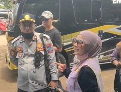 Pantau Parkir Wisata, Citra Pitriyami Ikut Atur Lalu Lintas dan Layani Wisatawan