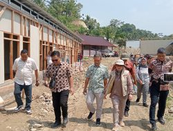 Bupati Citra Tinjau Hunian Relokasi, Soroti Progres Pembangunan yang Tertinggal