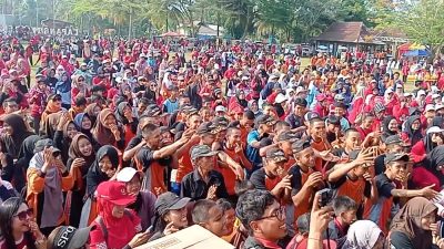 Peringati Hari Bung Karno, Ribuan Warga Tumpah Penuhi Lapangan Merdeka Pangandaran