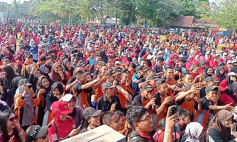 Peringati Hari Bung Karno, Ribuan Warga Tumpah Penuhi Lapangan Merdeka Pangandaran